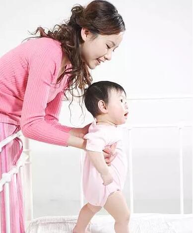 你家宝宝发育正常吗？看看这个就知道！